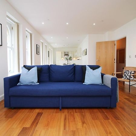 No 2 Under The Clock By Ssw - 2Br, Right In The City Centre, Sleeps 6 Cardiff Kültér fotó