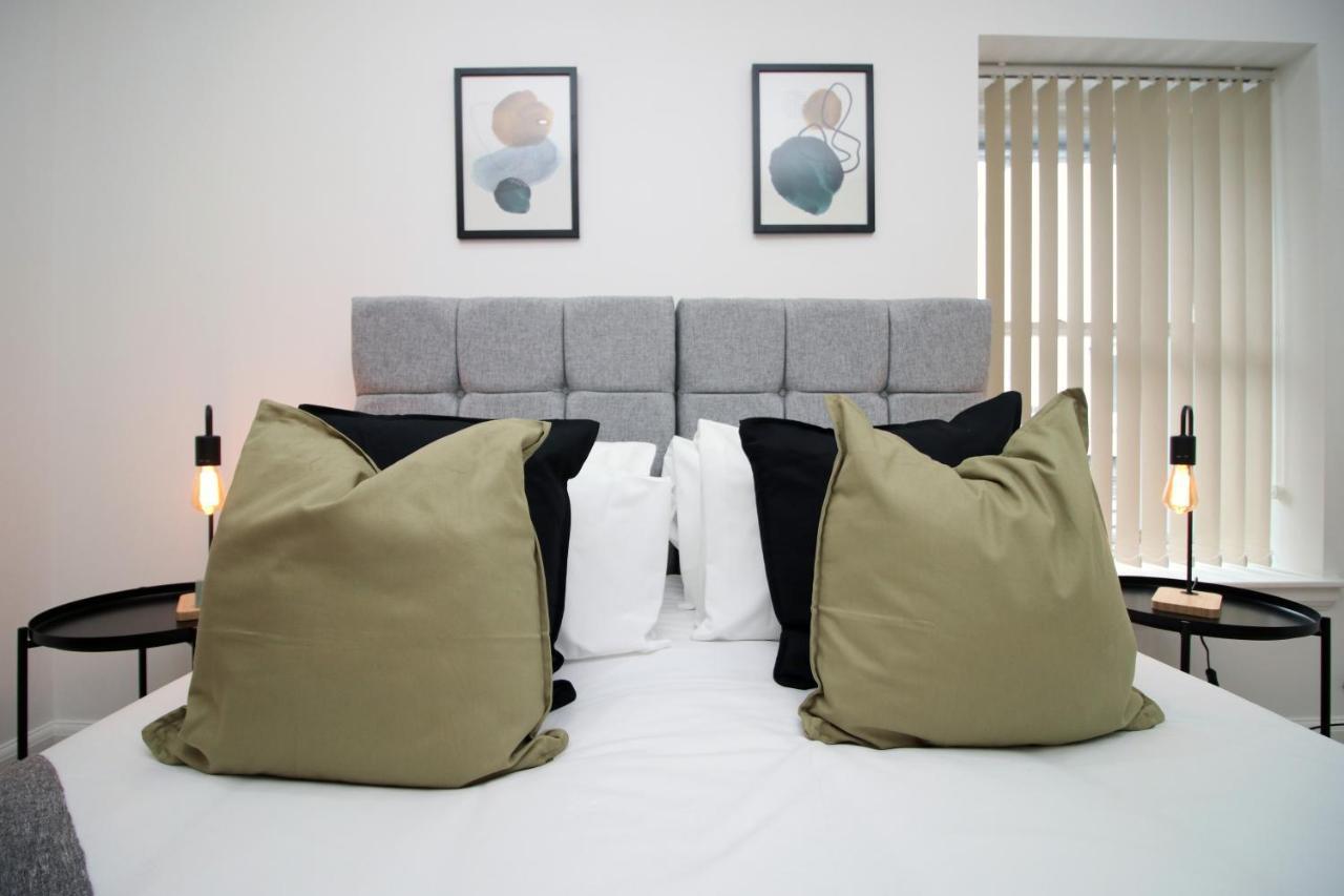 No 2 Under The Clock By Ssw - 2Br, Right In The City Centre, Sleeps 6 Cardiff Kültér fotó