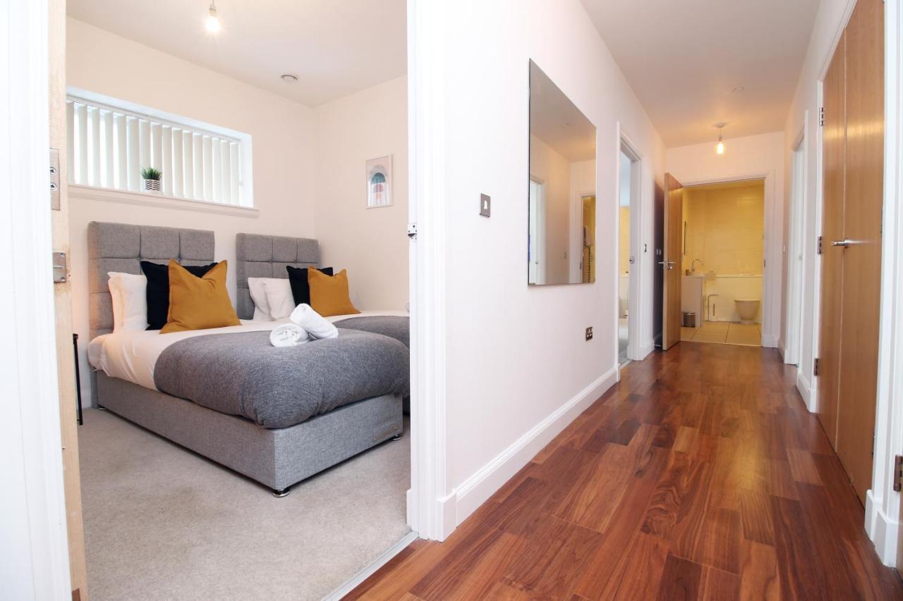 No 2 Under The Clock By Ssw - 2Br, Right In The City Centre, Sleeps 6 Cardiff Kültér fotó