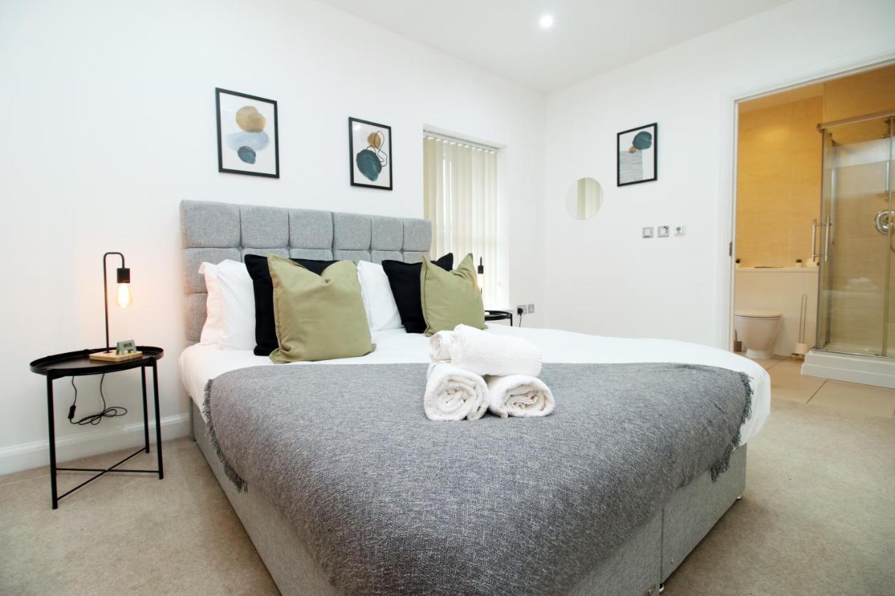 No 2 Under The Clock By Ssw - 2Br, Right In The City Centre, Sleeps 6 Cardiff Kültér fotó