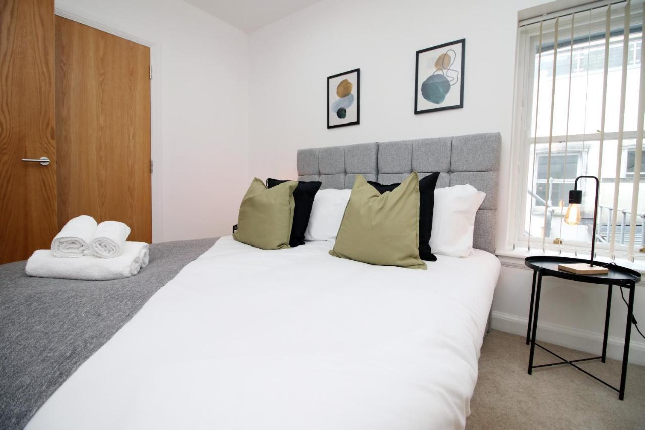No 2 Under The Clock By Ssw - 2Br, Right In The City Centre, Sleeps 6 Cardiff Kültér fotó