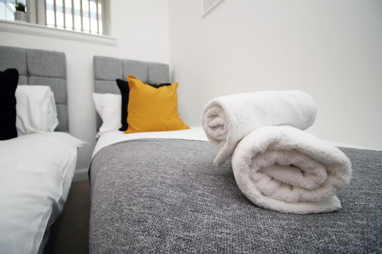No 2 Under The Clock By Ssw - 2Br, Right In The City Centre, Sleeps 6 Cardiff Kültér fotó