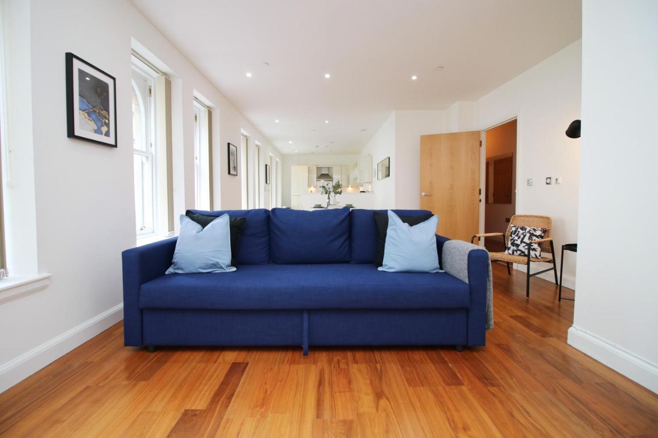 No 2 Under The Clock By Ssw - 2Br, Right In The City Centre, Sleeps 6 Cardiff Kültér fotó