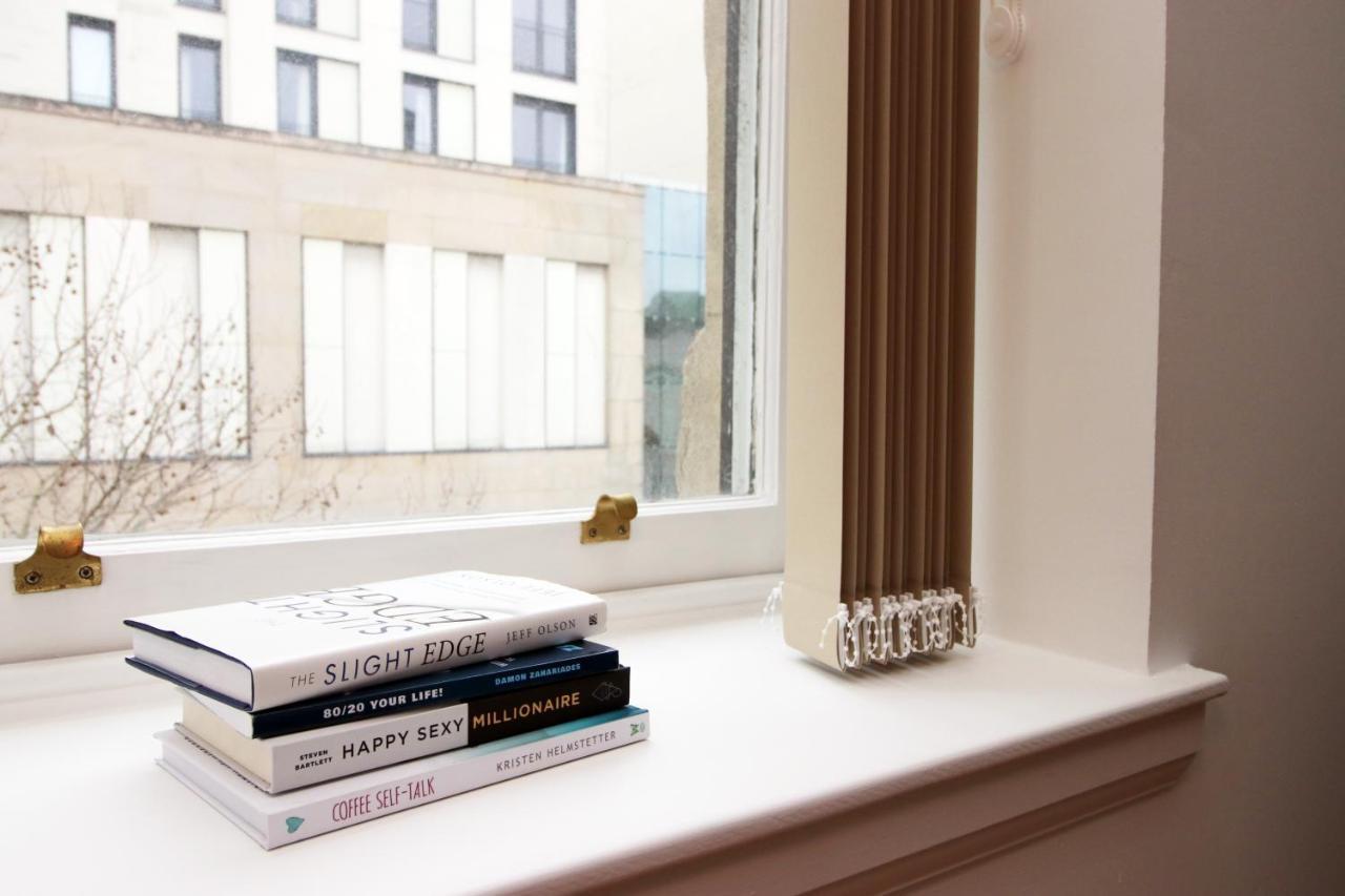 No 2 Under The Clock By Ssw - 2Br, Right In The City Centre, Sleeps 6 Cardiff Kültér fotó