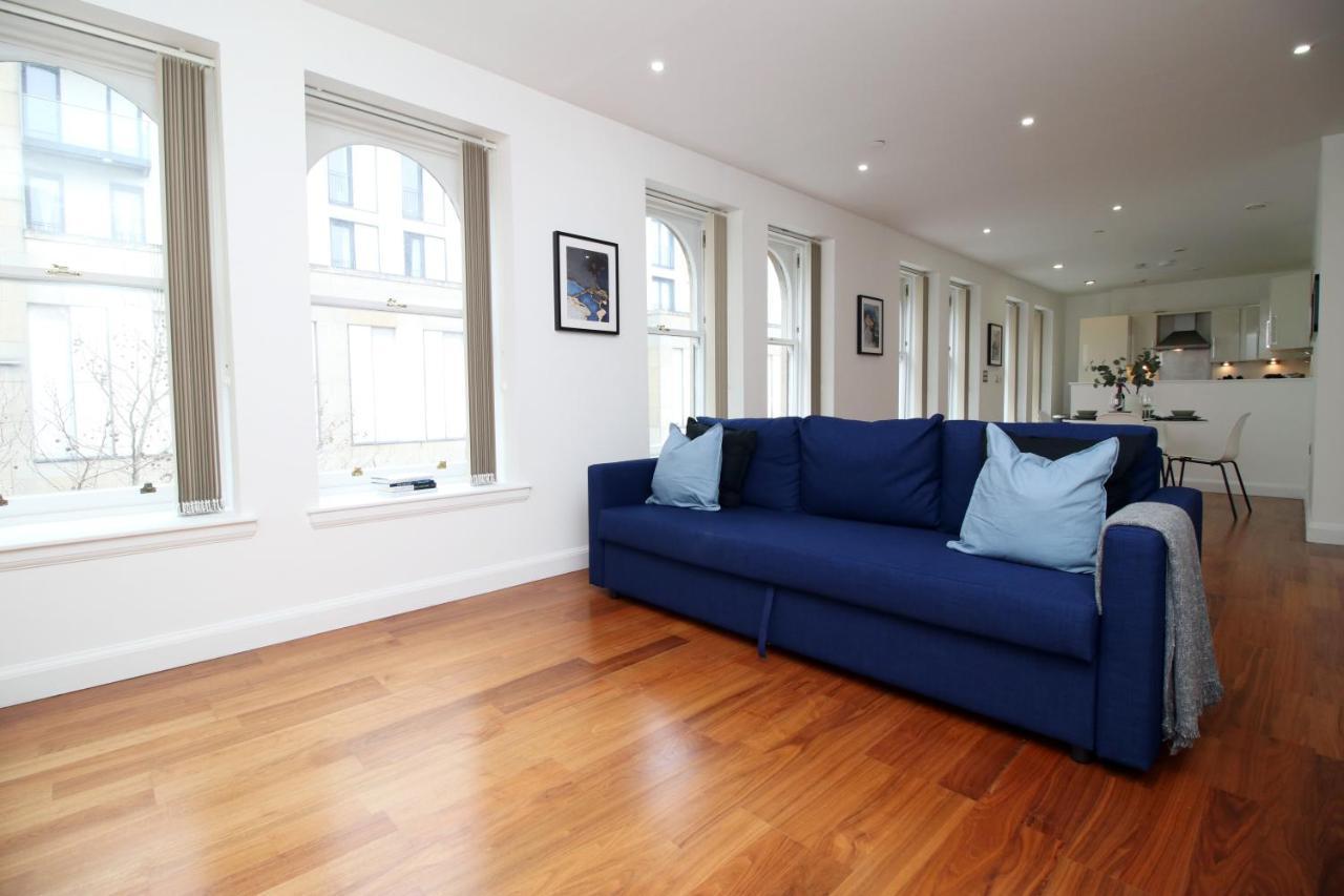No 2 Under The Clock By Ssw - 2Br, Right In The City Centre, Sleeps 6 Cardiff Kültér fotó