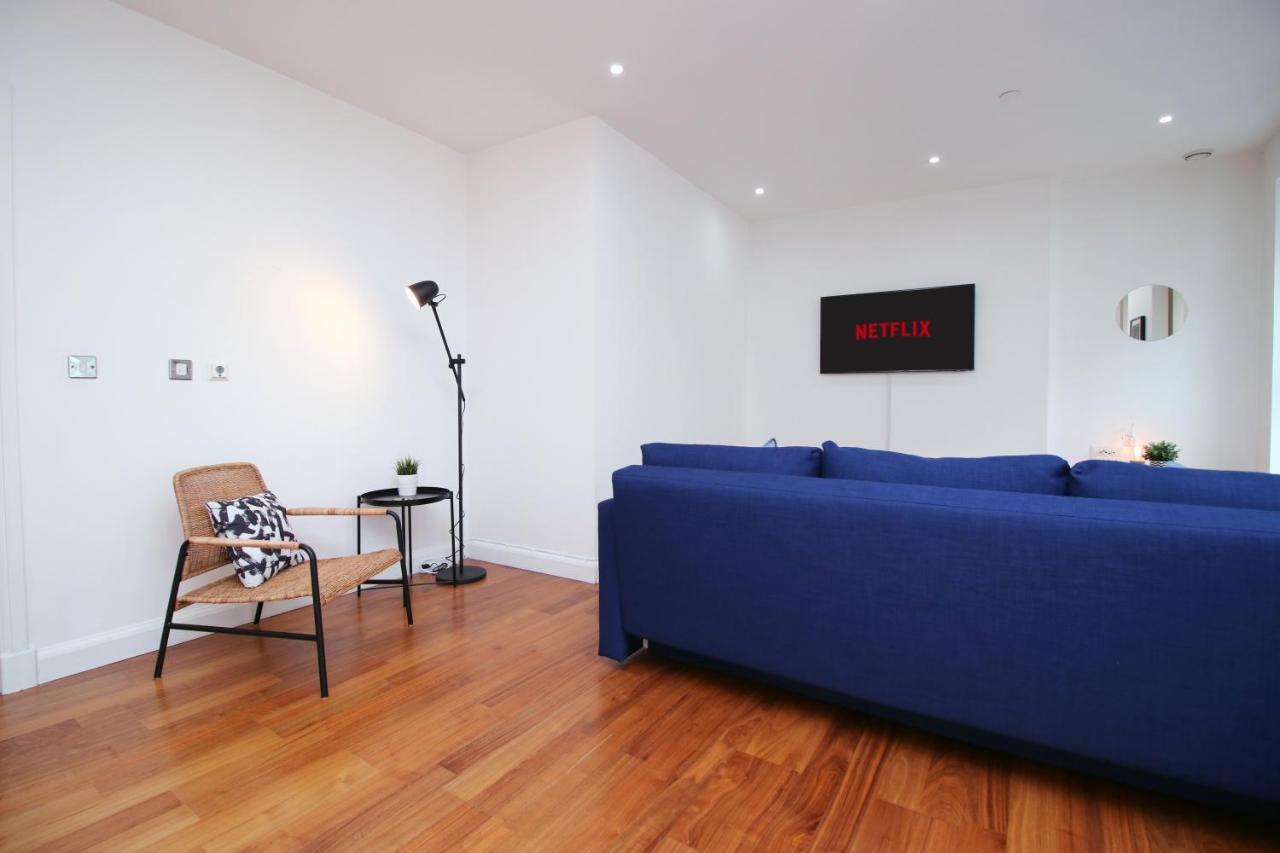 No 2 Under The Clock By Ssw - 2Br, Right In The City Centre, Sleeps 6 Cardiff Kültér fotó