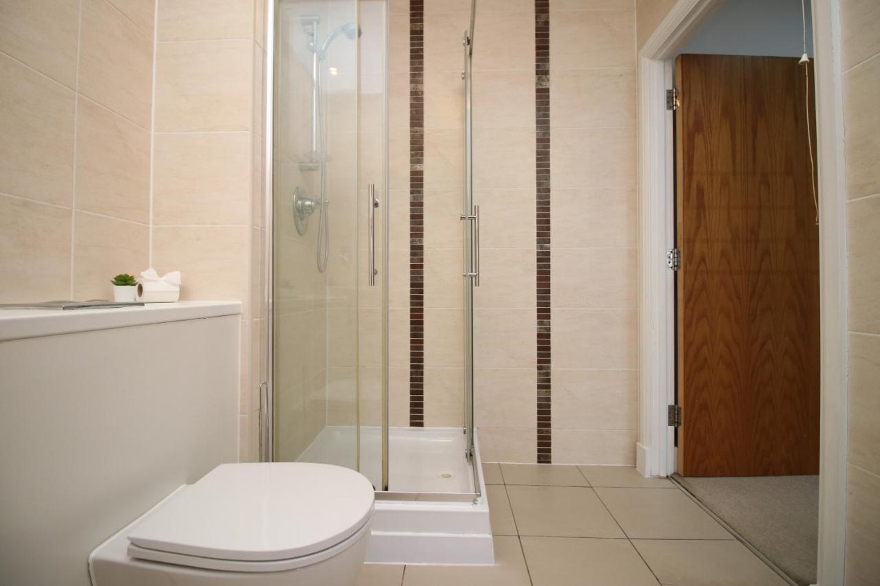 No 2 Under The Clock By Ssw - 2Br, Right In The City Centre, Sleeps 6 Cardiff Kültér fotó